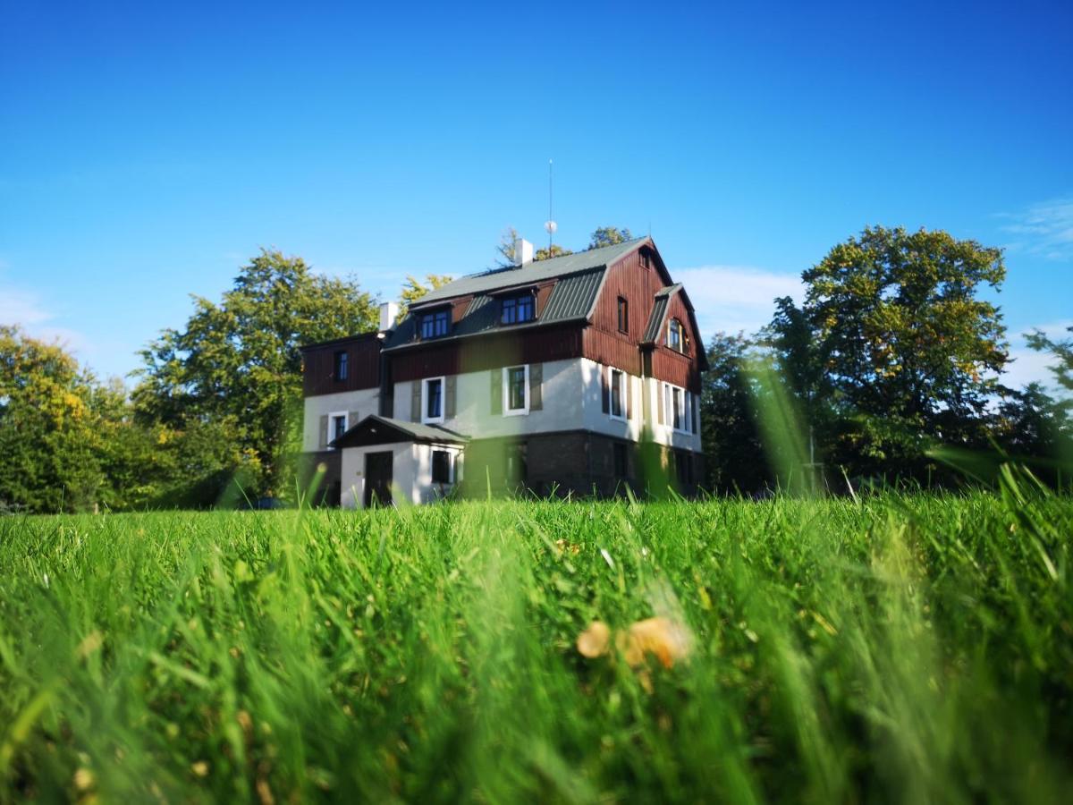 Apartman Mezi Duby Osecna Exterior foto